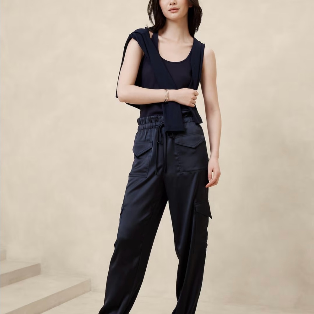 Banana Republic Women's Navy Satin Cargo Joggers NWOT Size S